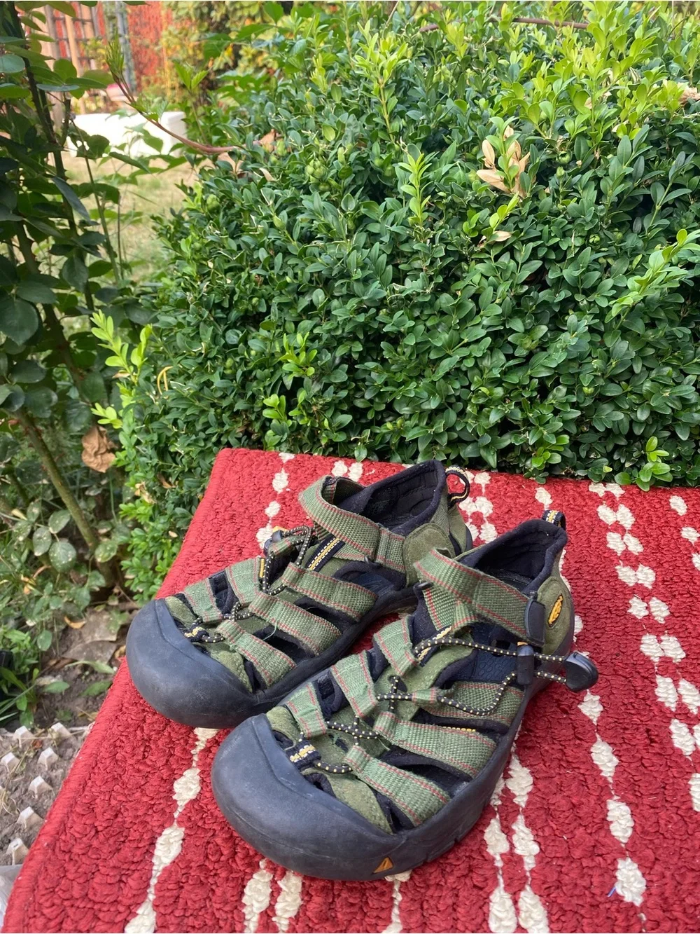 Keen Newport Youth Boy’s Olive Green and Black Closed-Toe Sandals Size 3